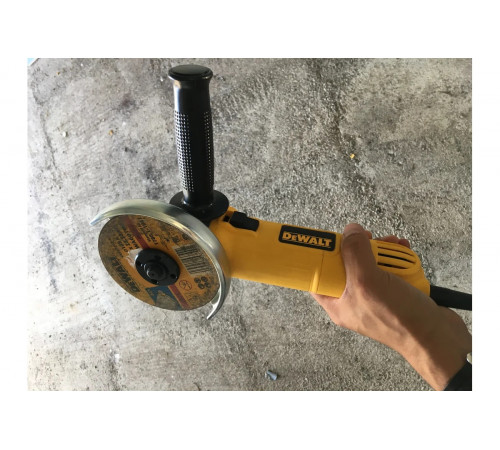 Угловая шлифмашина DEWALT DWE 4151