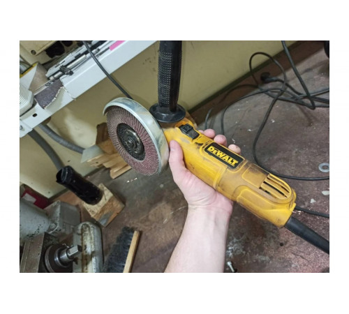 Угловая шлифмашина DEWALT DWE 4151