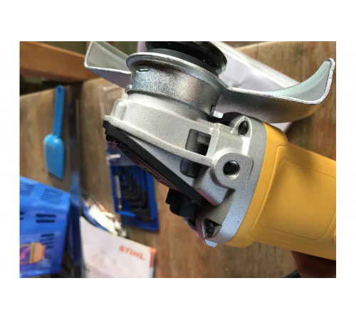 Угловая шлифмашина DEWALT DWE 4151