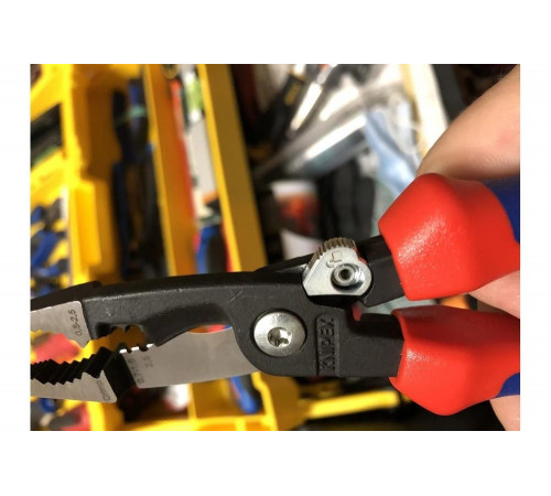 Инструмент для снятия изоляции KNIPEX KN-1392200 Инструмент для снятия изоляции KNIPEX KN-1392200