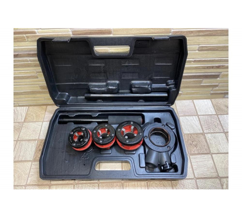 STAYER 4 предмета, 1/2" - 1", в пластмассовом боксе, набор резьбонарезной трубный №3 28260-H3 STAYER 4 предмета, 1/2" - 1", в пластмассовом боксе, набор резьбонарезной трубный №3 28260-H3