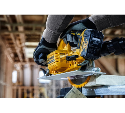 Аккумуляторная дисковая пила Dewalt DCS570P2, 18 В, 184 мм, 5500 об/мин, с 2 АКБ 5 Ач и ЗУ, в кейсе TSTAK DCS570P2-QW
