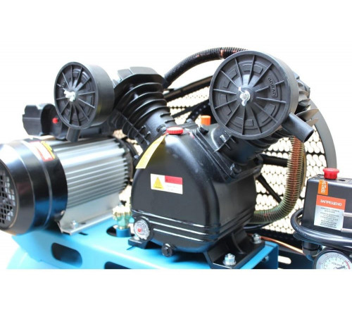 Мощный масляный компрессор Sturm AC93250B для профессионального использования Мощный масляный компрессор Sturm AC93250B для профессионального использования
