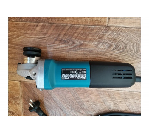 Угловая шлифмашина Makita 9558 HN Угловая шлифмашина Makita 9558 HN