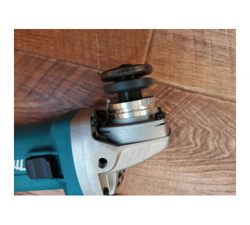 Угловая шлифмашина Makita 9558 HN Угловая шлифмашина Makita 9558 HN
