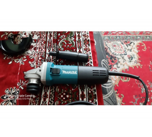 Угловая шлифмашина Makita 9558 HN Угловая шлифмашина Makita 9558 HN