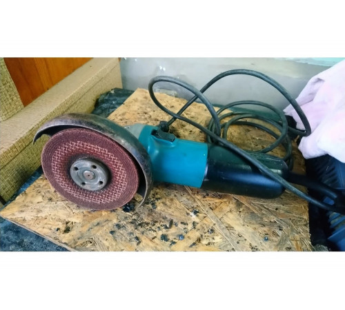 Угловая шлифмашина Makita 9558 HN Угловая шлифмашина Makita 9558 HN