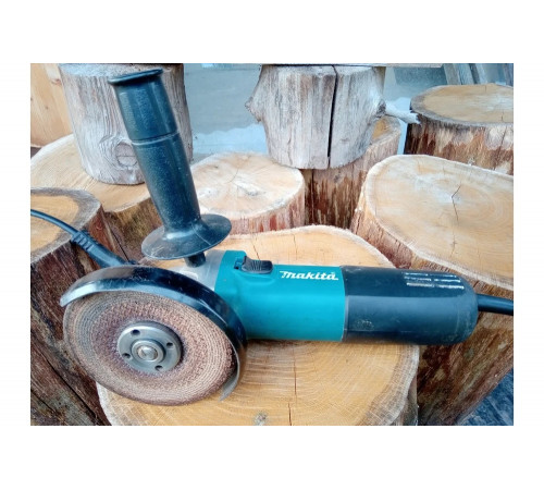 Угловая шлифмашина Makita 9558 HN Угловая шлифмашина Makita 9558 HN