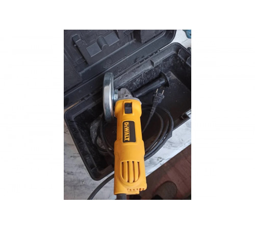 Угловая шлифмашина DEWALT DWE 4150