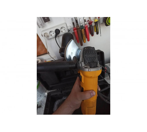 Угловая шлифмашина DEWALT DWE 4150