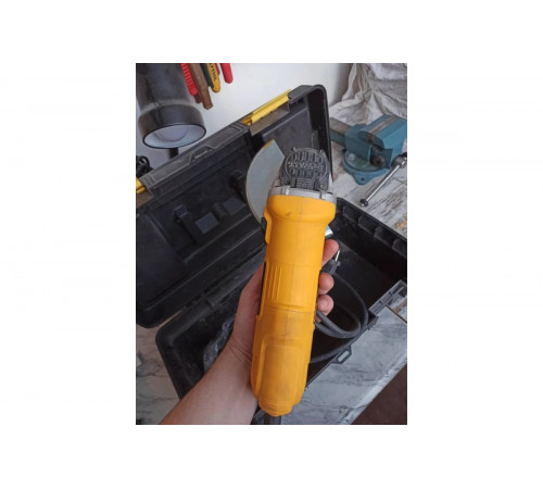 Угловая шлифмашина DEWALT DWE 4150