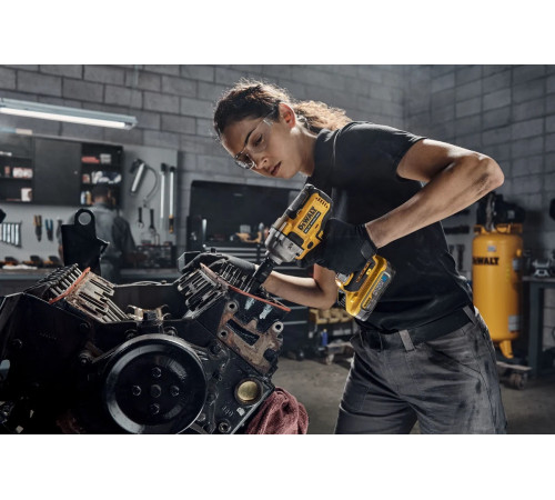 Аккумуляторный гайковерт DEWALT DCF891P2T, 18 В, 1084 Нм, 3250 уд/мин, с 2 АКБ 5 Ач и ЗУ, в кейсе TSTAK DCF891P2T-QW