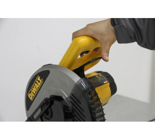 Торцовочная пила DEWALT DW714