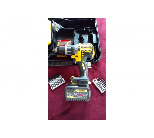 Ударная дрель-шуруповерт DEWALT DCD796NT
