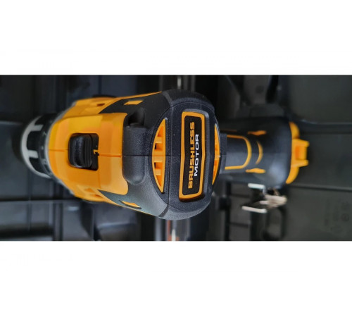 Ударная дрель-шуруповерт DEWALT DCD796NT