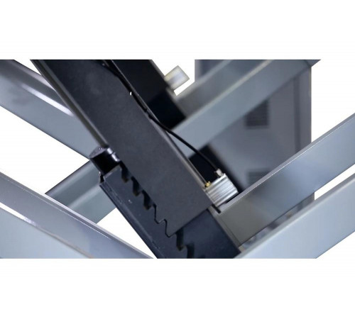 Ножничный короткий заглубляемый подъемник KraftWell г/п 3200 кг., цвет серый, воздух 6-8 бар, клиренс 330 мм KRW3.2U/220 Ножничный короткий заглубляемый подъемник KraftWell г/п 3200 кг., цвет серый, воздух 6-8 бар, клиренс 330 мм KRW3.2U/220