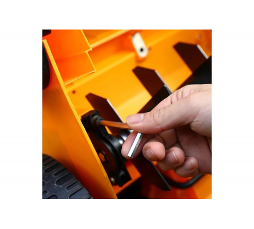 Электрический скарификатор-аэратор DEKO DKESC320 065-1205
