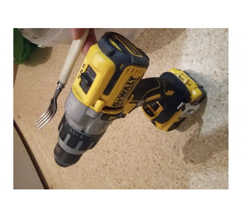 Бесщеточная ударная дрель-шуруповерт DEWALT XRP DCD996P2