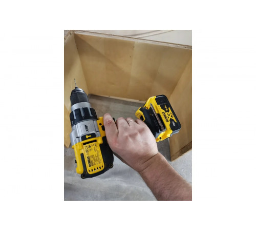 Ударная дрель-шуруповерт DEWALT DCD996NT