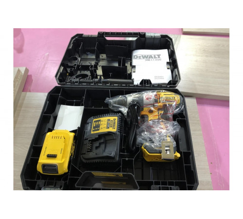 Ударная дрель-шуруповерт DEWALT DCD996NT