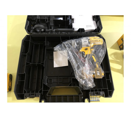 Ударная дрель-шуруповерт DEWALT DCD996NT