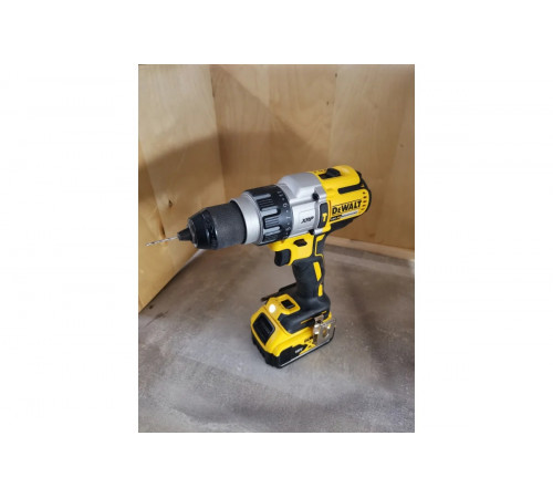 Ударная дрель-шуруповерт DEWALT DCD996NT
