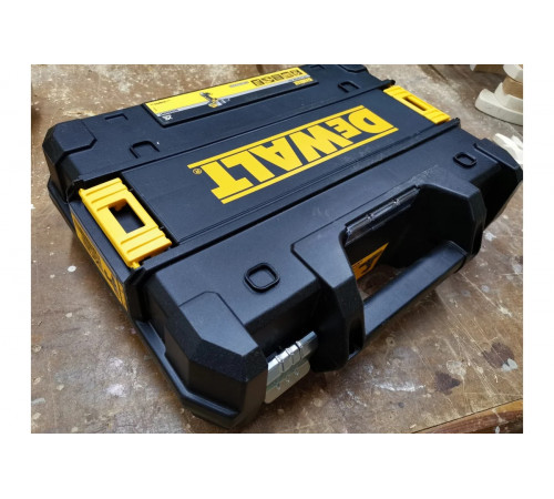 Ударная дрель-шуруповерт DEWALT DCD996NT