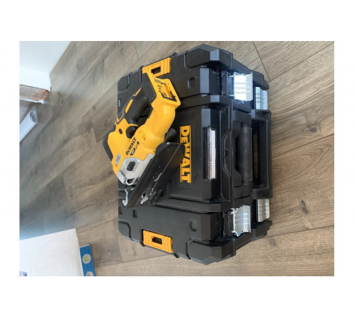 Бесщёточный лобзик DEWALT 18.0 В XR DCS334N