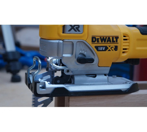 Бесщёточный лобзик DEWALT 18.0 В XR DCS334N
