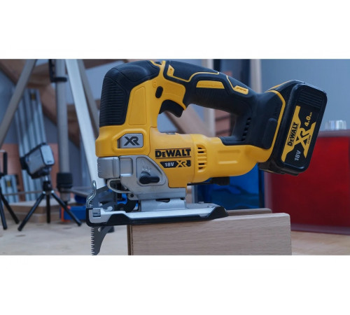 Бесщёточный лобзик DEWALT 18.0 В XR DCS334N