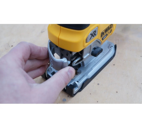 Бесщёточный лобзик DEWALT 18.0 В XR DCS334N