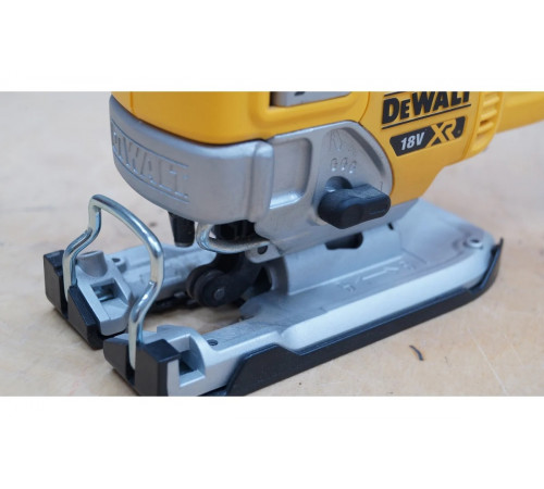 Бесщёточный лобзик DEWALT 18.0 В XR DCS334N