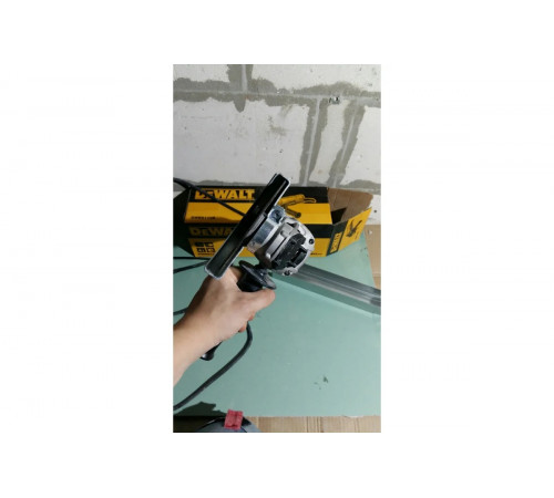 Угловая шлифмашина DEWALT DWE8110S