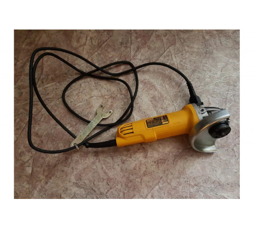 Угловая шлифмашина DEWALT DWE8110S