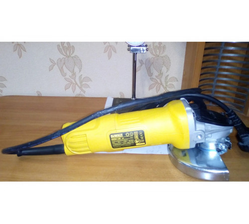 Угловая шлифмашина DEWALT DWE8110S