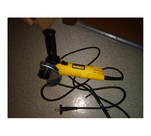 Угловая шлифмашина DEWALT DWE8110S