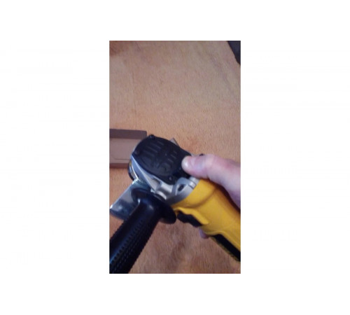 Угловая шлифмашина DEWALT DWE8110S