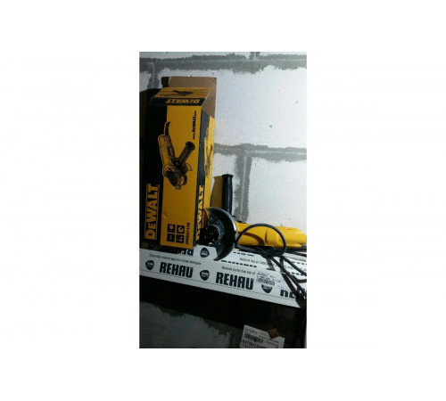 Угловая шлифмашина DEWALT DWE8110S