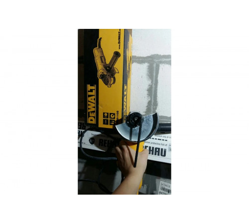 Угловая шлифмашина DEWALT DWE8110S