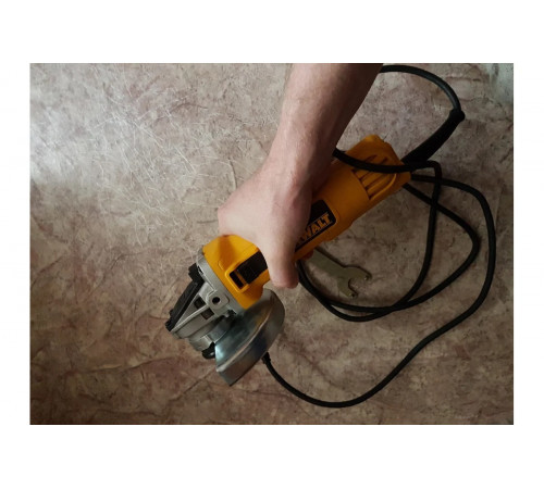 Угловая шлифмашина DEWALT DWE8110S
