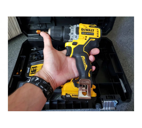 Компактная дрель-шуруповерт DEWALT 12 В XR DCD701D2-QW
