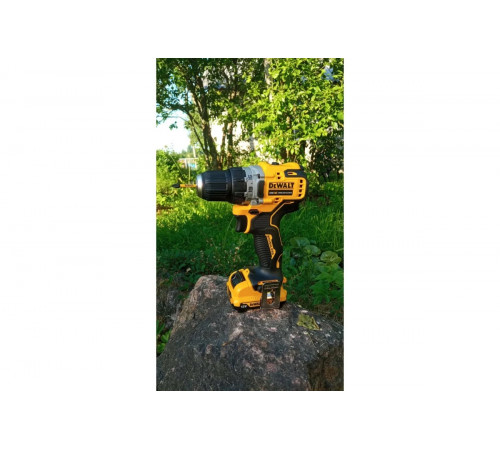 Компактная дрель-шуруповерт DEWALT 12 В XR DCD701D2-QW