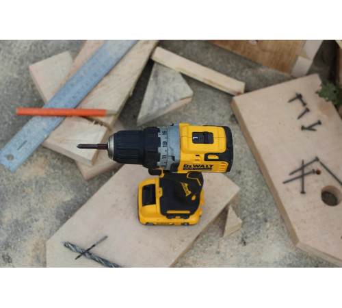 Компактная дрель-шуруповерт DEWALT 12 В XR DCD701D2-QW