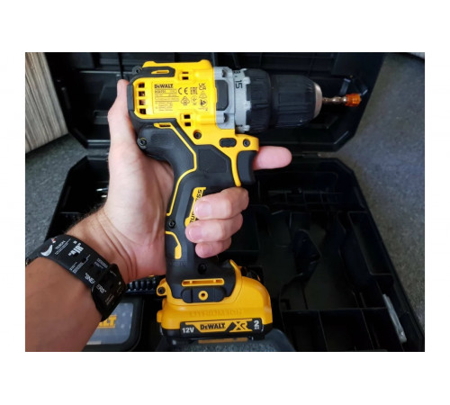 Компактная дрель-шуруповерт DEWALT 12 В XR DCD701D2-QW