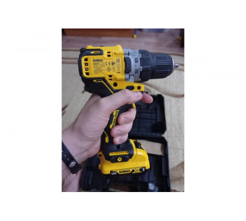 Компактная дрель-шуруповерт DEWALT 12 В XR DCD701D2-QW