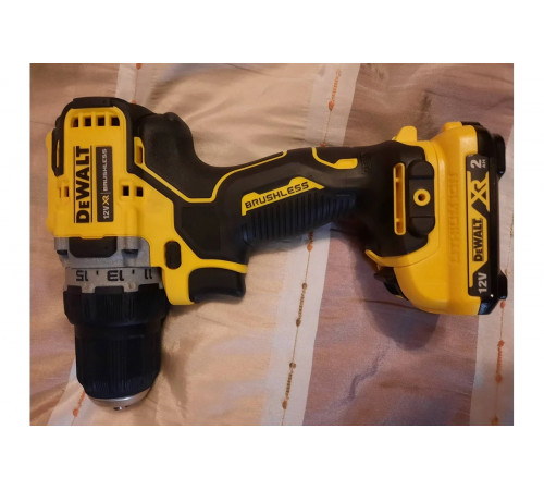 Компактная дрель-шуруповерт DEWALT 12 В XR DCD701D2-QW