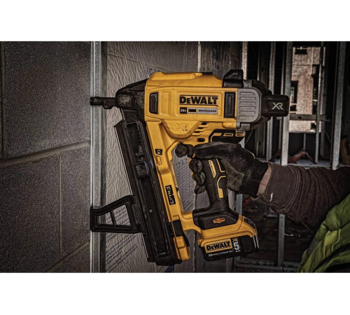 Аккумуляторный гвоздезабивной пистолет Dewalt DCN890N, 18 В, c 2 АКБ 5 Ач и ЗУ, в кейсе DCN890P2-QW