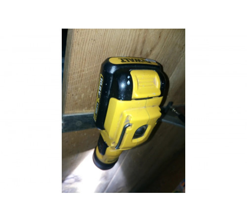 Аккумуляторный фонарь DEWALT DCL 510 N