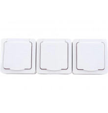 Трехместная розетка IEK РСб23-3-ГПБб, с заземляющим контактом, открытой установки, IP54, ГЕРМЕС PLUS, белый ERMP32-K01-16-54-EC